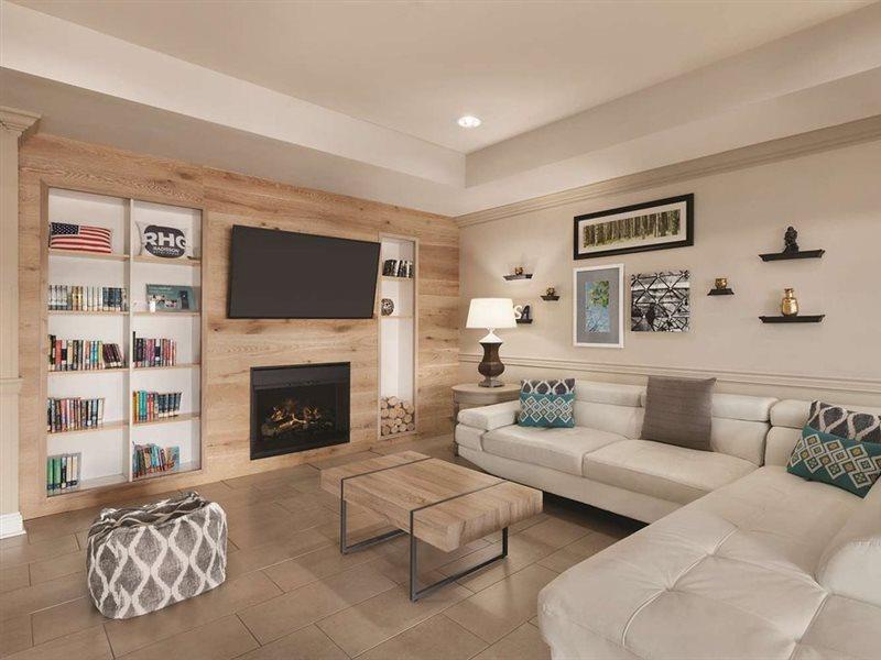 Country & By Radisson, Airport North, Fl West Chase