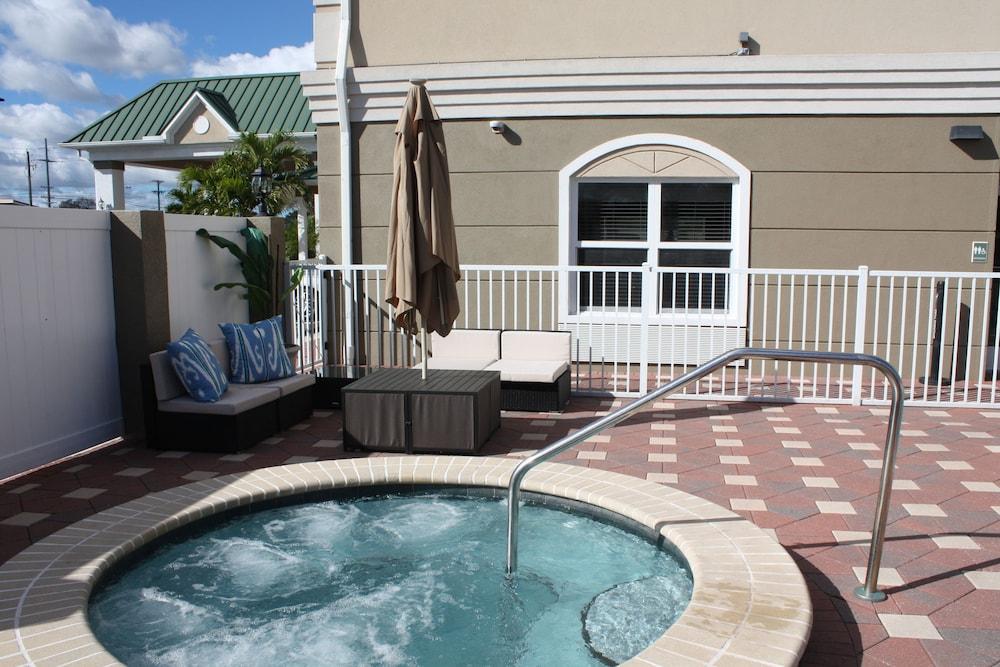Hotel Country & By Radisson, Airport North, Fl 3*