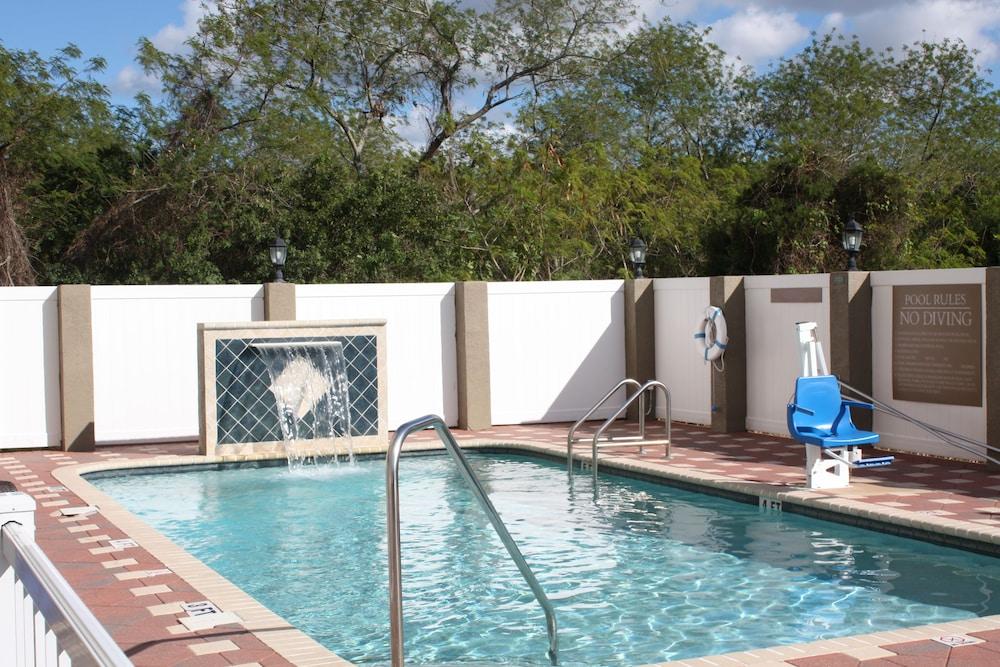 Hotel Country & By Radisson, Airport North, Fl West Chase